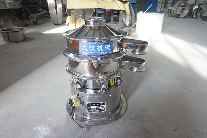 不銹鋼小型振動(dòng)篩材質(zhì)使用不銹鋼與碳制造而成。