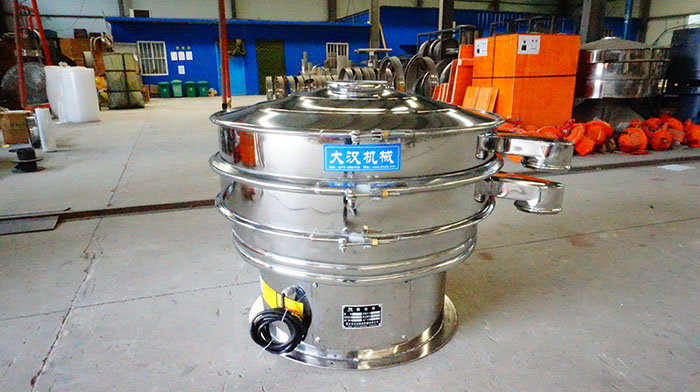 藕粉振動(dòng)篩適用于很多種不同的行業(yè)，對(duì)于物料多的篩分適用還是比較廣泛的。